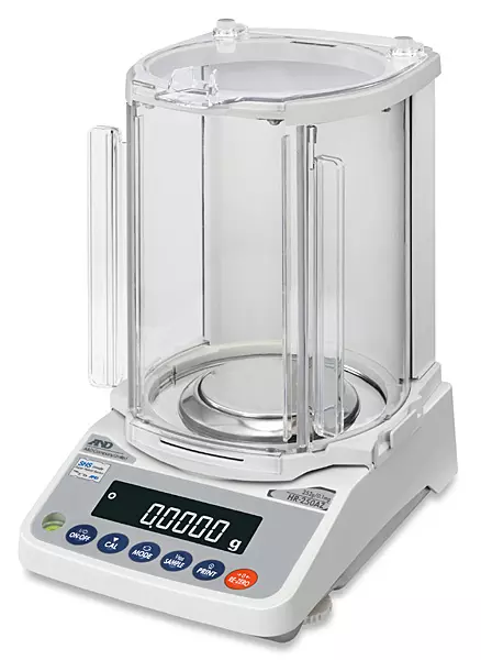 Analysenwaage A&D HR-150AZ - Höchstlast 152 g - Ablesbarkeit 0,1 mg - Wägefläche Durchmesser 90 mm - Windschutz - Ionisator lieferbar - Justierung mit internem Prüfgewicht - Edelstahl-Wägeplatte - Garantie 4 Jahre
